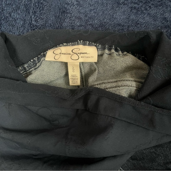 Jessica Simpson Maternity - Picture 3 of 3